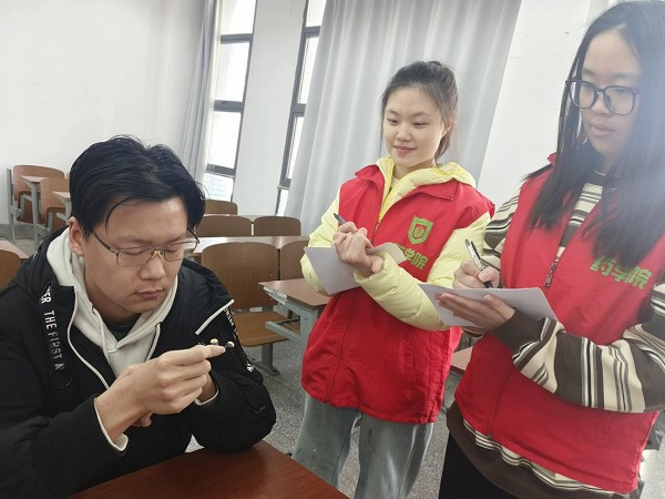 365上市集团公司官网:研以致用护呼吸,青春实践暖校园 365上市集团公司官网:研以致用护呼吸,青春实践暖校园