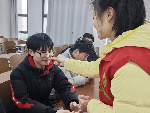 365上市集团公司官网:研以致用护呼吸,青春实践暖校园 365上市集团公司官网:研以致用护呼吸,青春实践暖校园